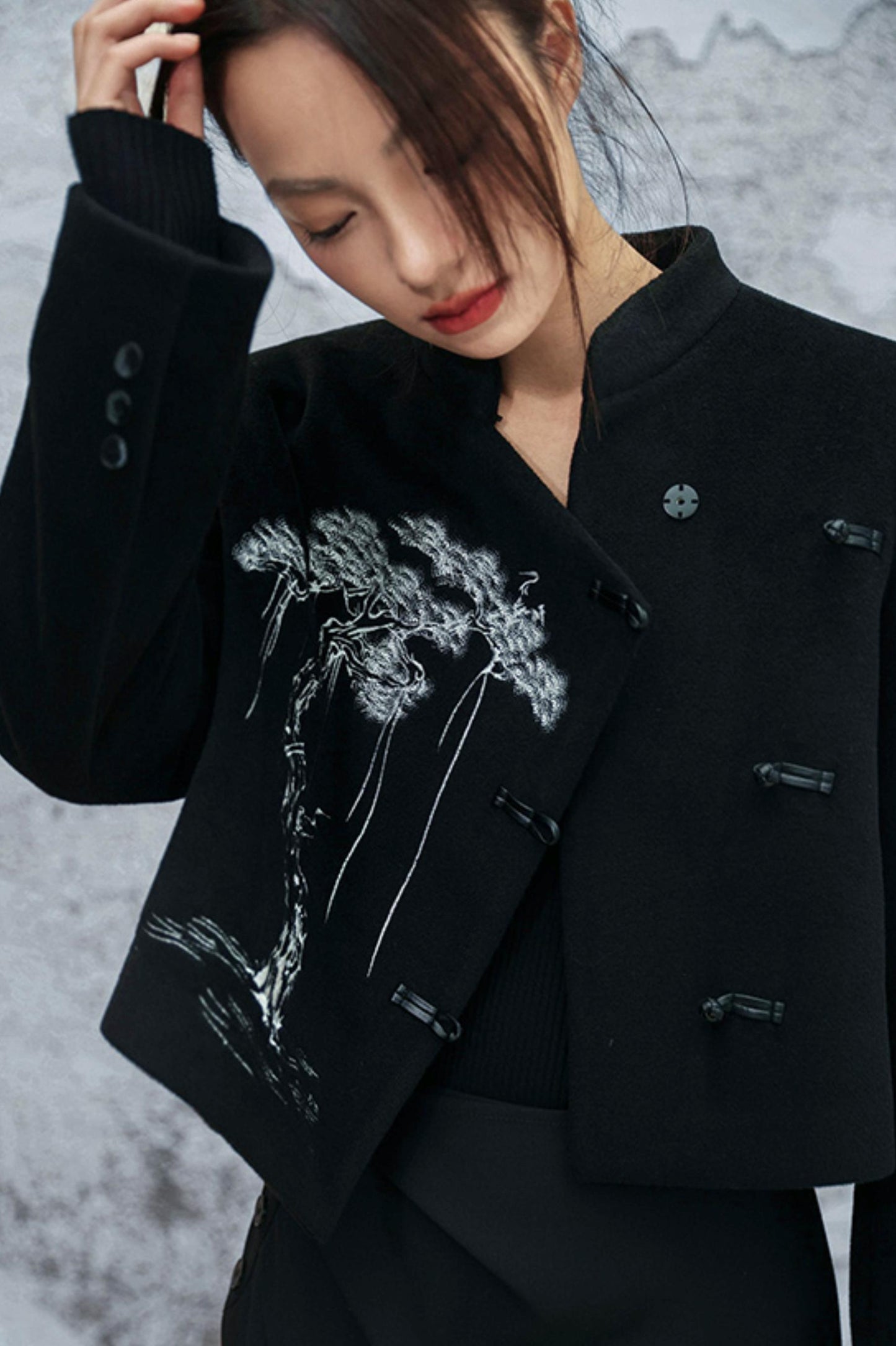 ブラックエンブロイダードウールンコート