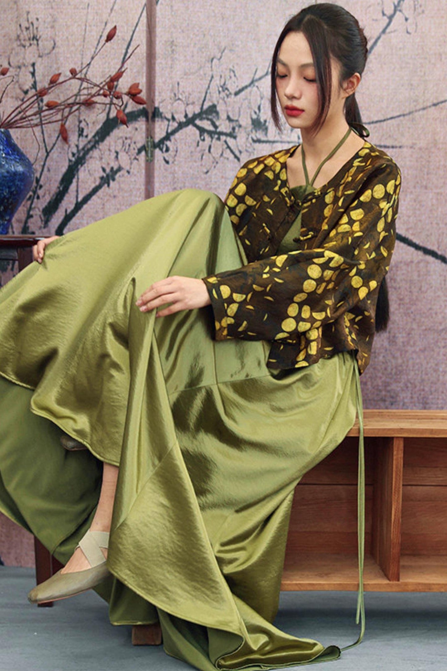 Schwarz-goldene kurze China-Jacke aus Jacquard