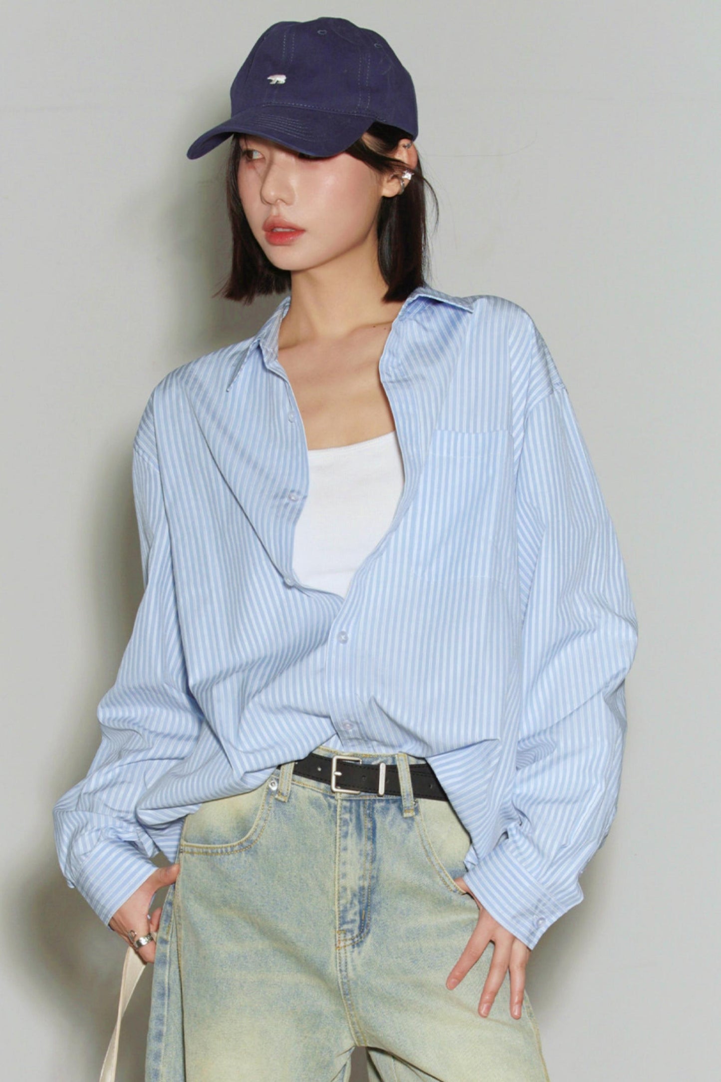 Gravitationsblau gestreiftes Hemd