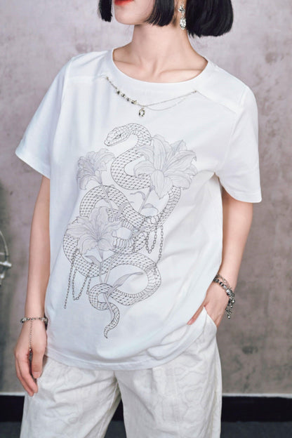 ダークスネークリリーチェーングラフィックTシャツ