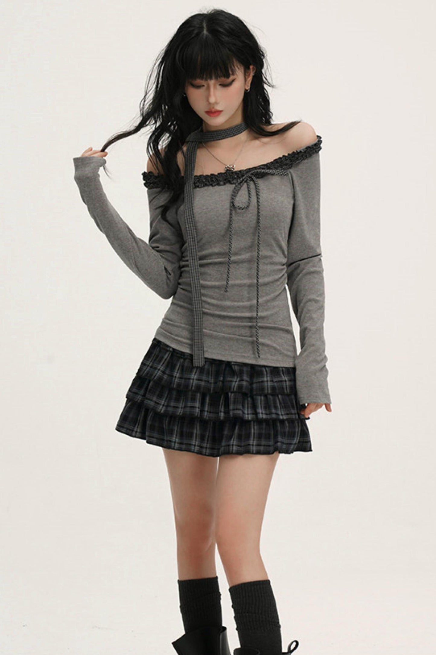 オフショルダーフリルリボントップス（スキニーロングスカーフ付き）