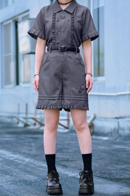 Rauchgraues Set im Uniformstil
