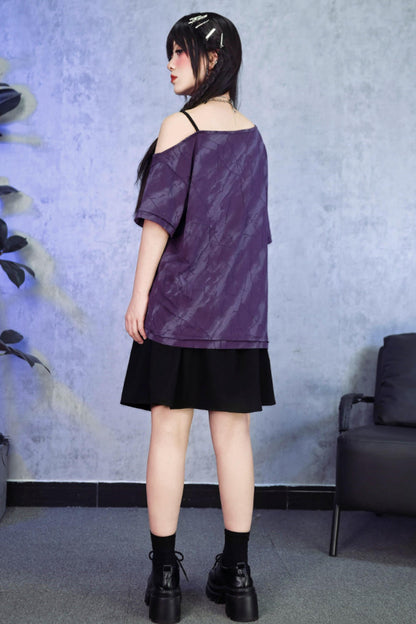 Lila dunkles Ein-Schulter-T-Shirt im Dekadenz-Look