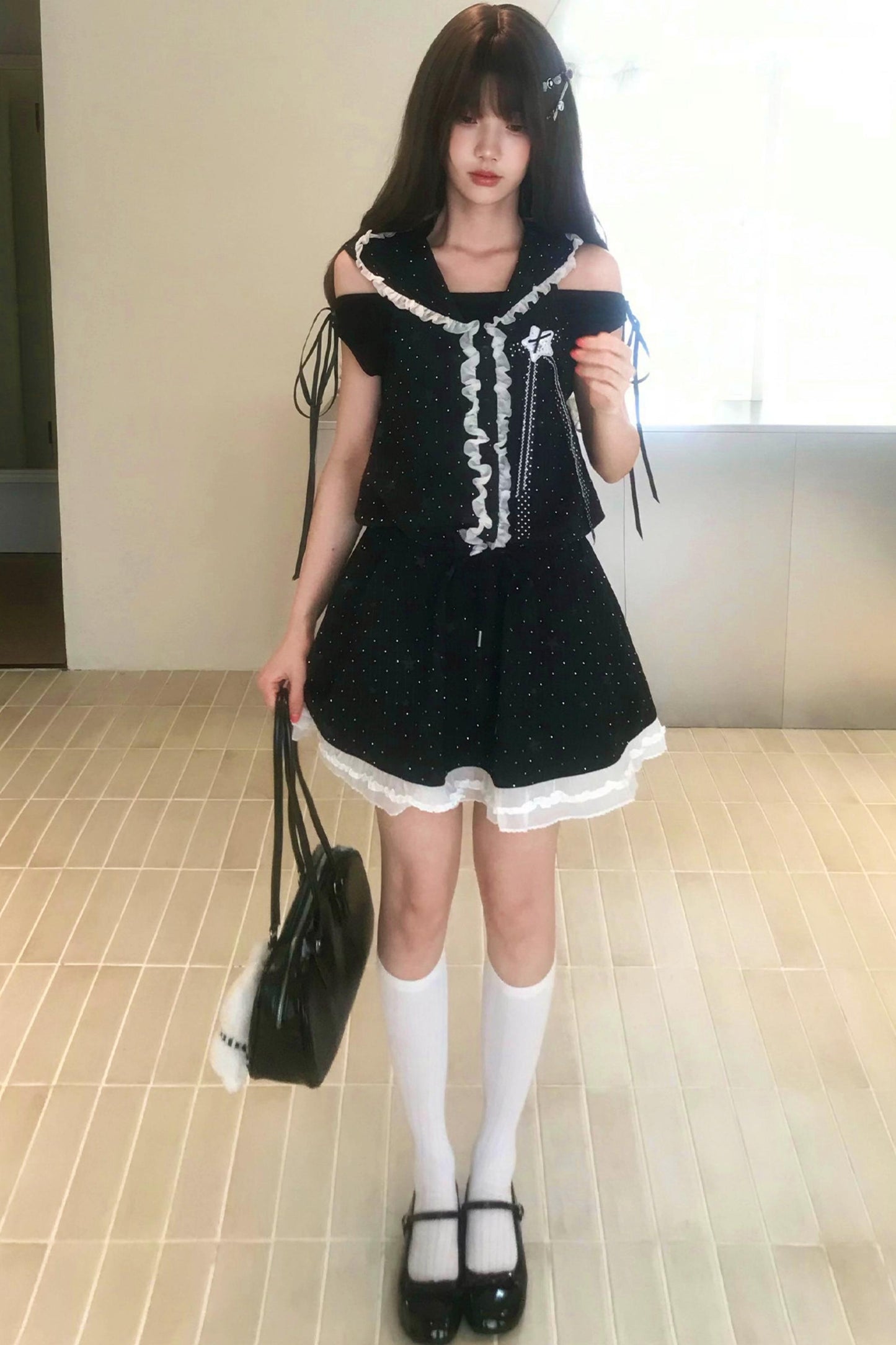 Vestido de hombros descubiertos con estrellas negras + top