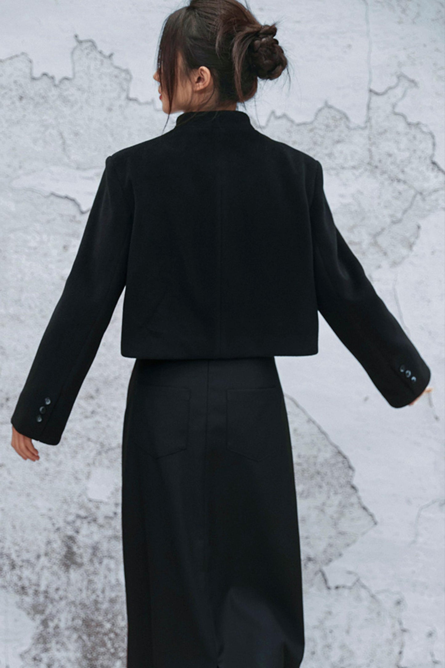 ブラックエンブロイダードウールンコート