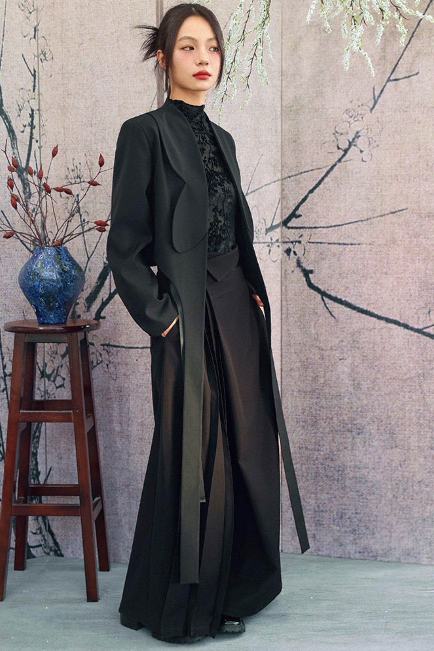 Schwarzes florales transparentes Rüschen-Oberteil im dunklen Mode-Stil