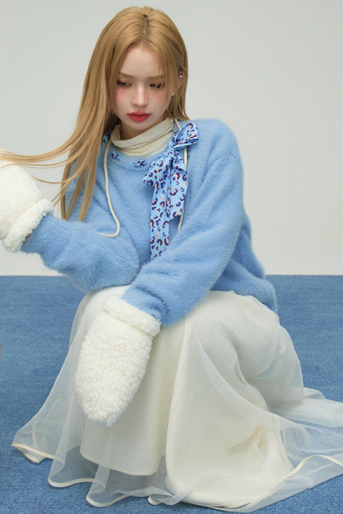 スノーイーブルーレオパードフォーファースウェーター