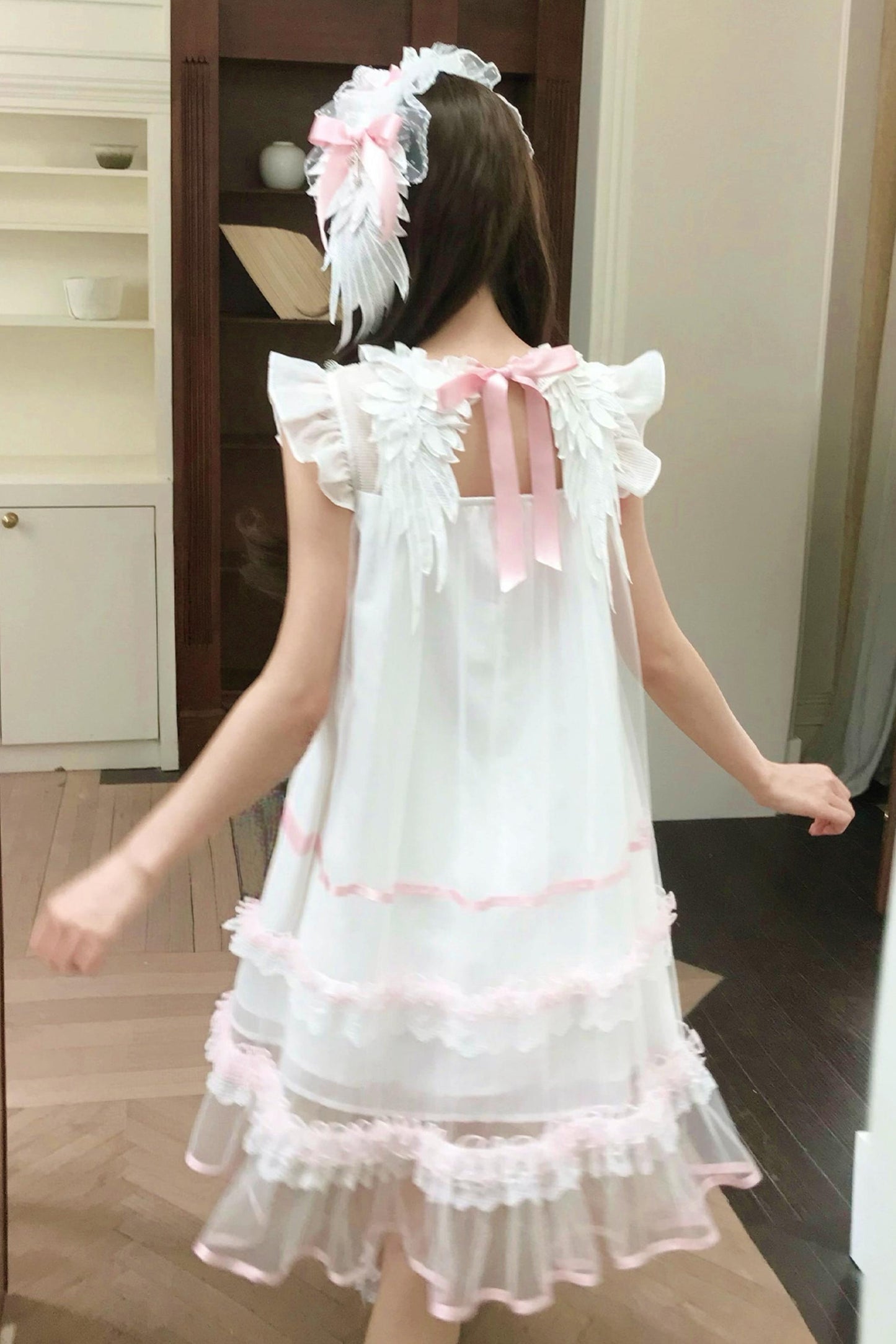 Vestido de tul con volante de ángel