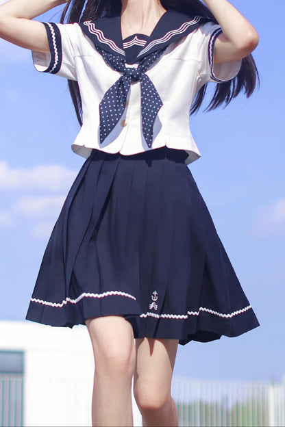 Sommerliches Matrosenoberteil + Rock + Schleifen-Accessoire