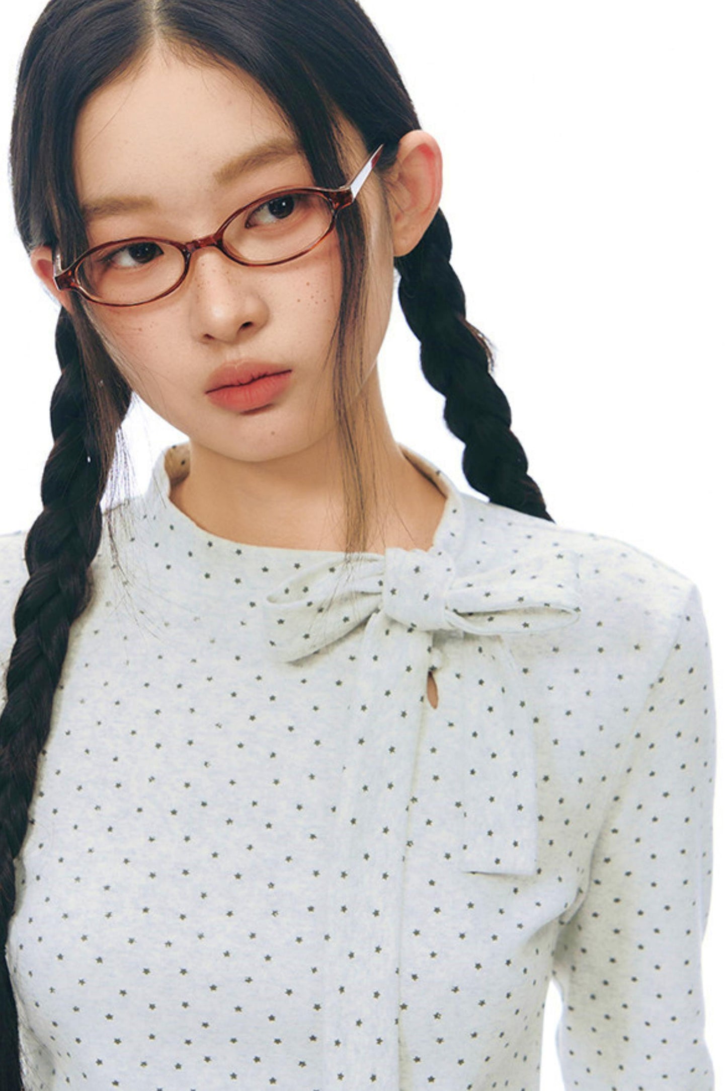 Top aderente con collo alto a stella