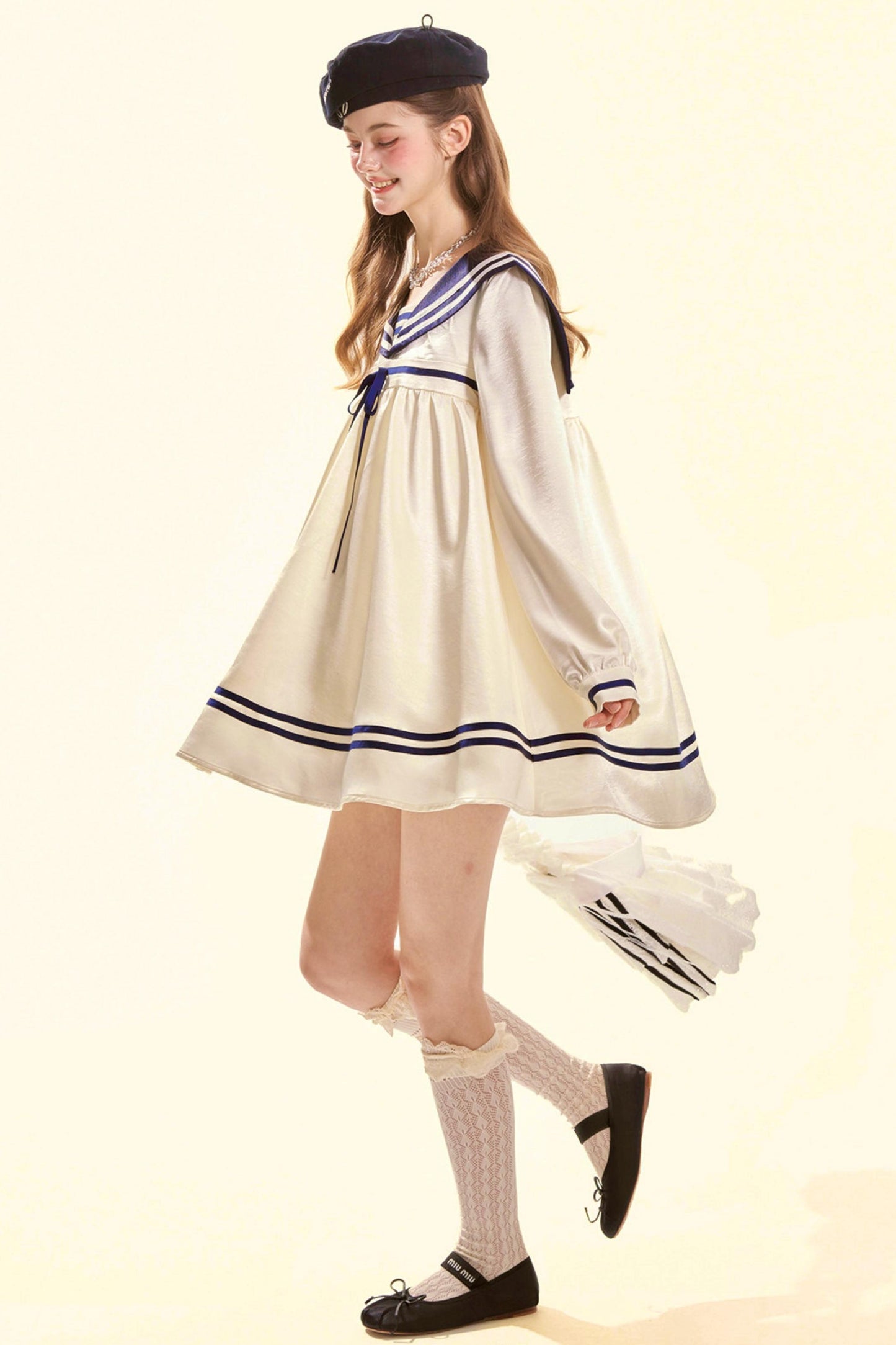 Abito babydoll da marinaio in satin dal gusto marinaro