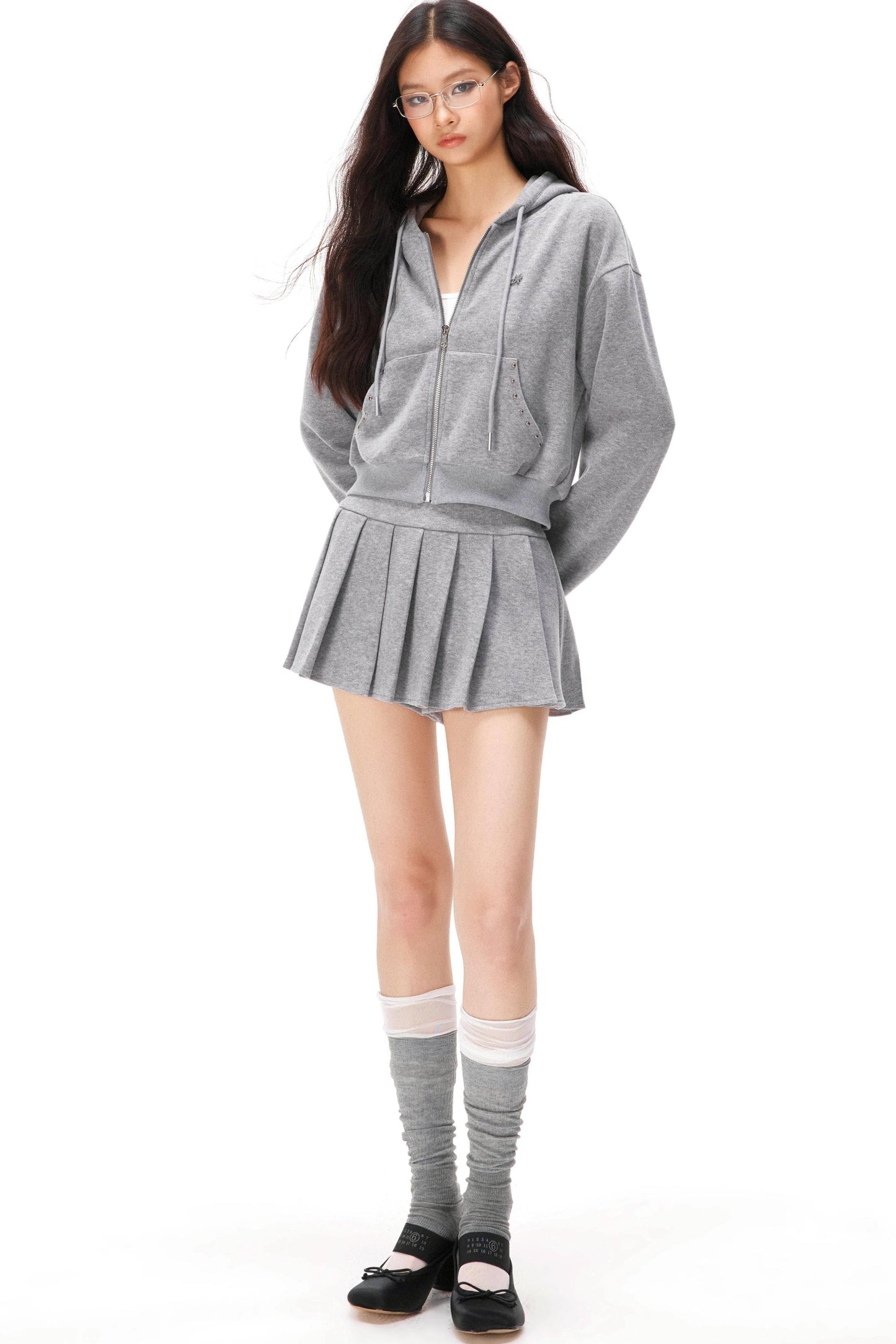 カジュアルジップアップパーカー+プリーツスカート