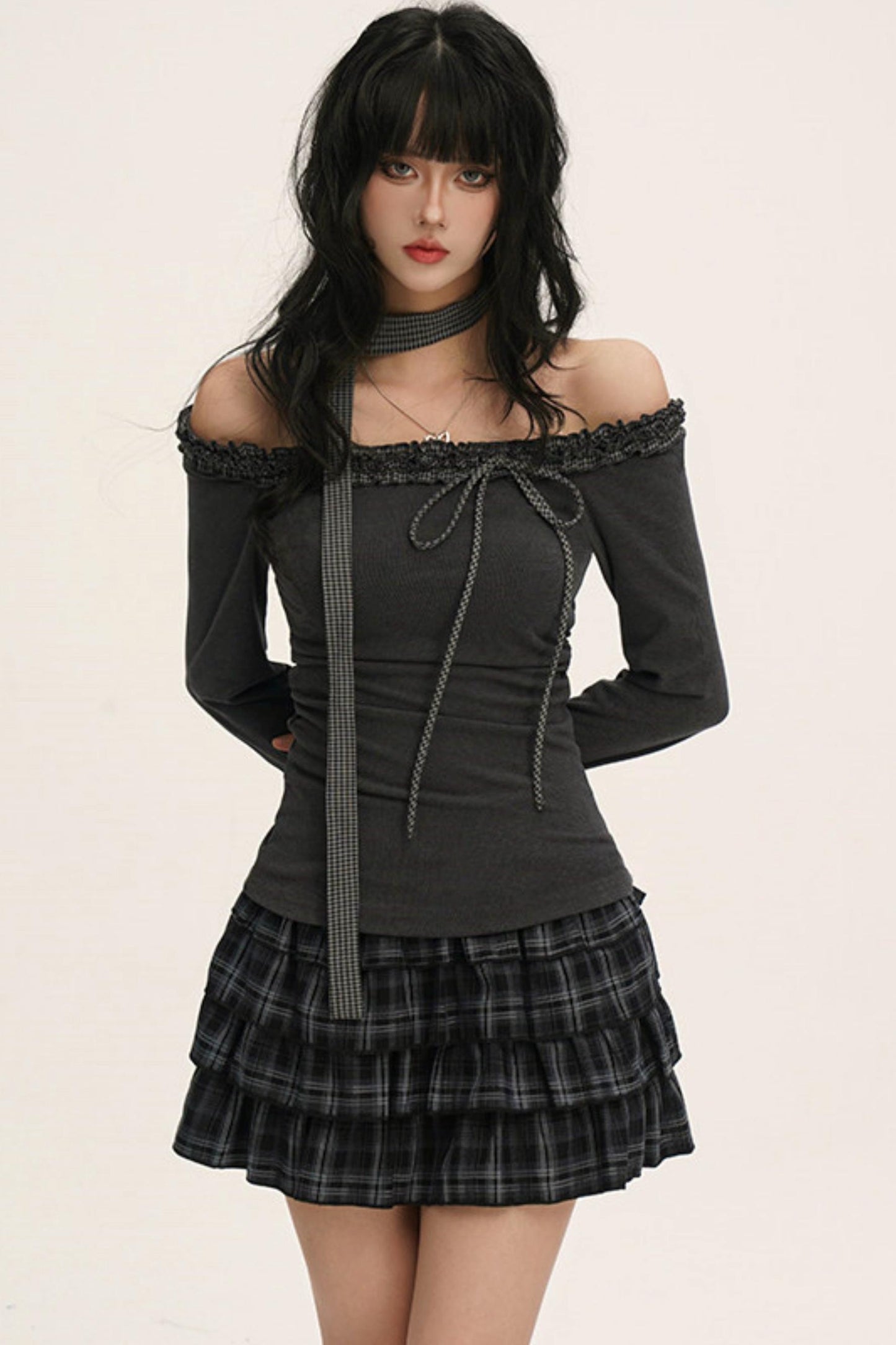 オフショルダーフリルリボントップス（スキニーロングスカーフ付き）