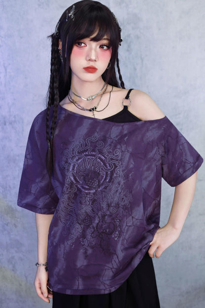 Lila dunkles Ein-Schulter-T-Shirt im Dekadenz-Look
