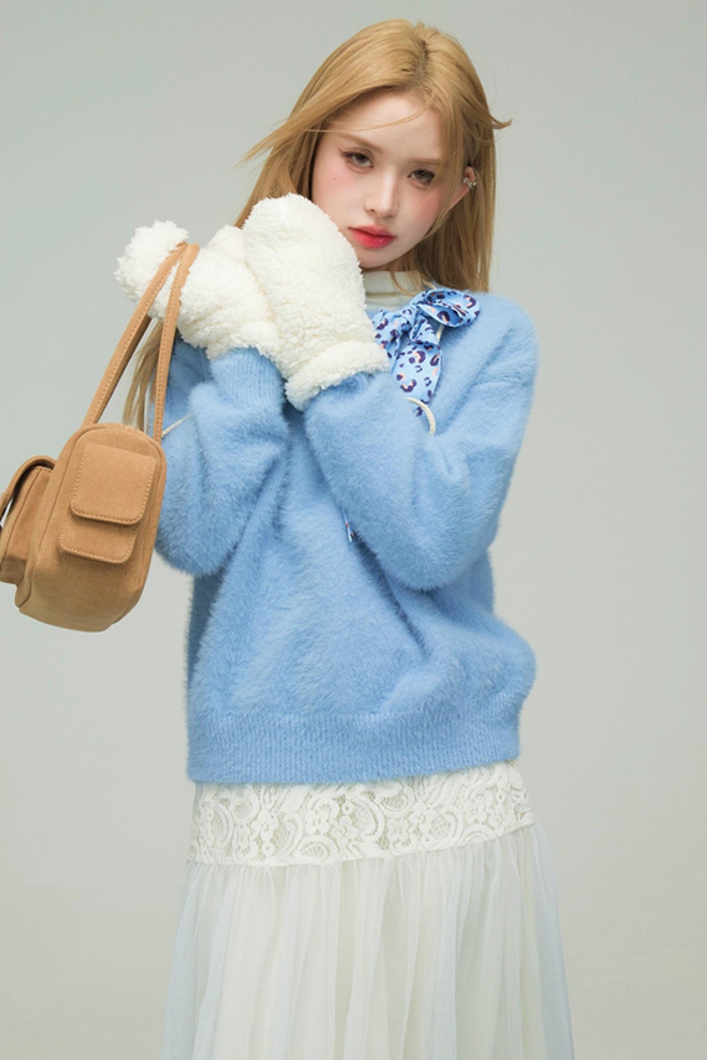 スノーイーブルーレオパードフォーファースウェーター