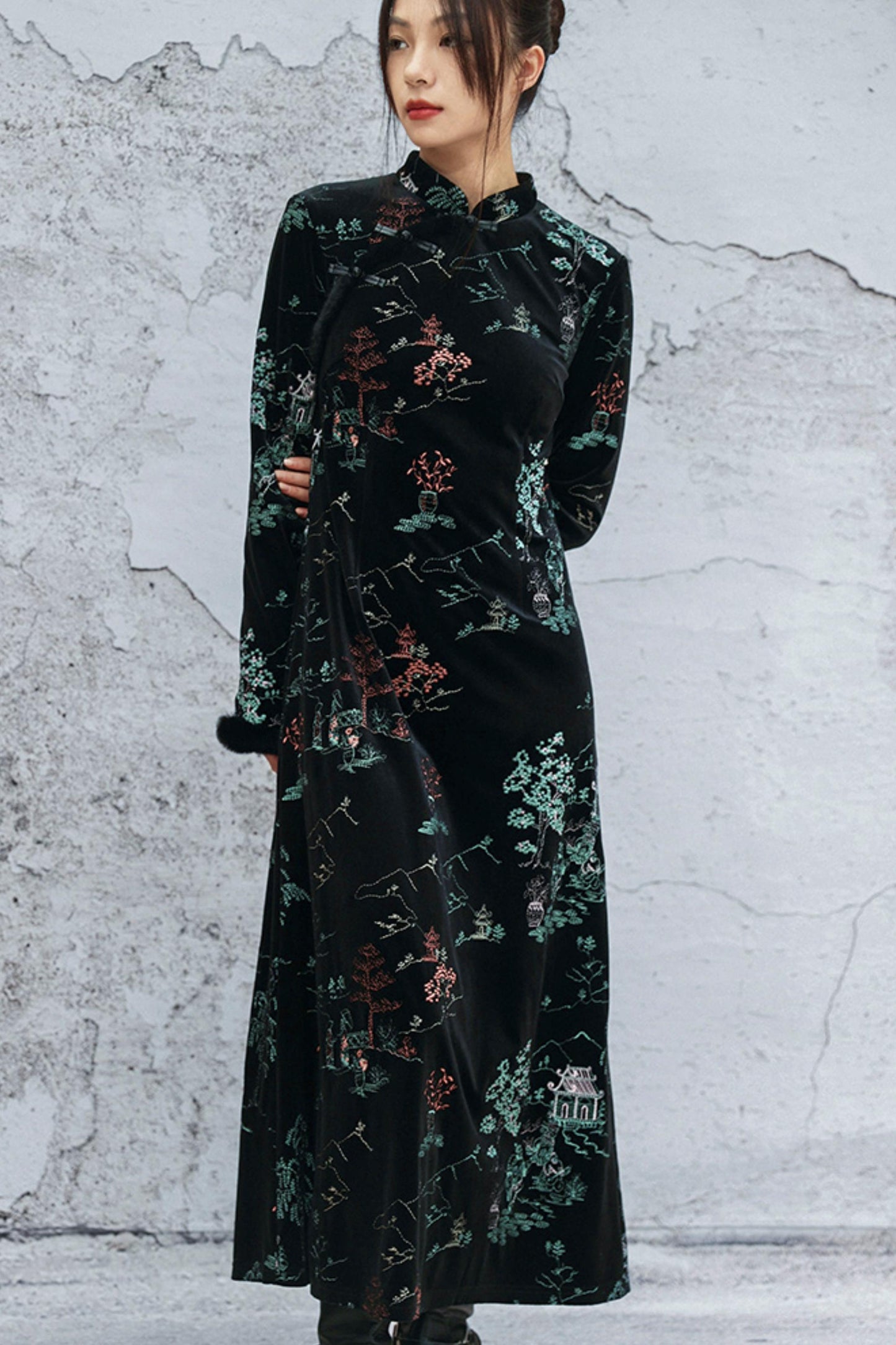 エンブロイダープラッシュチョンサムドレス