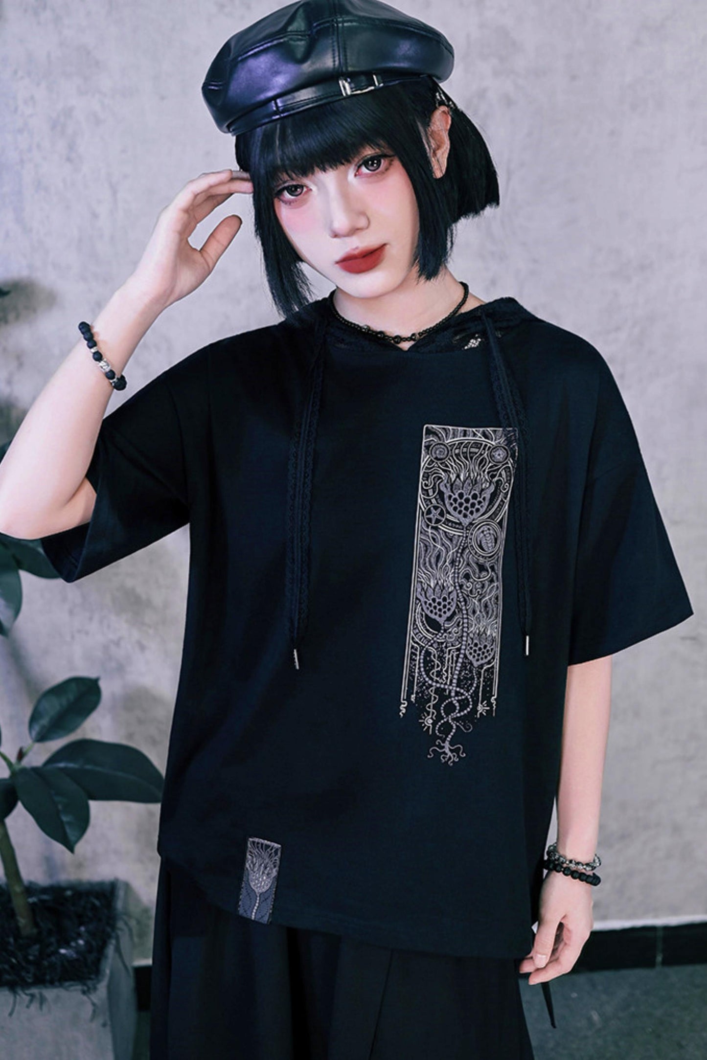 Dekadentes Oversize-T-Shirt im China-Stil