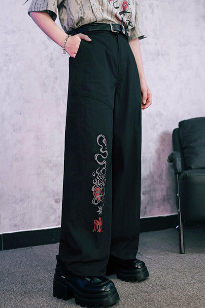 Schwarze Hose mit Schlangen- und China-Stickerei