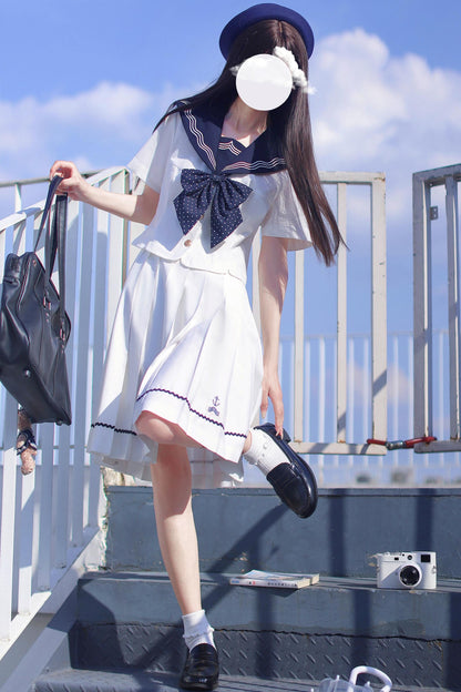Sommerliches Matrosenoberteil + Rock + Schleifen-Accessoire