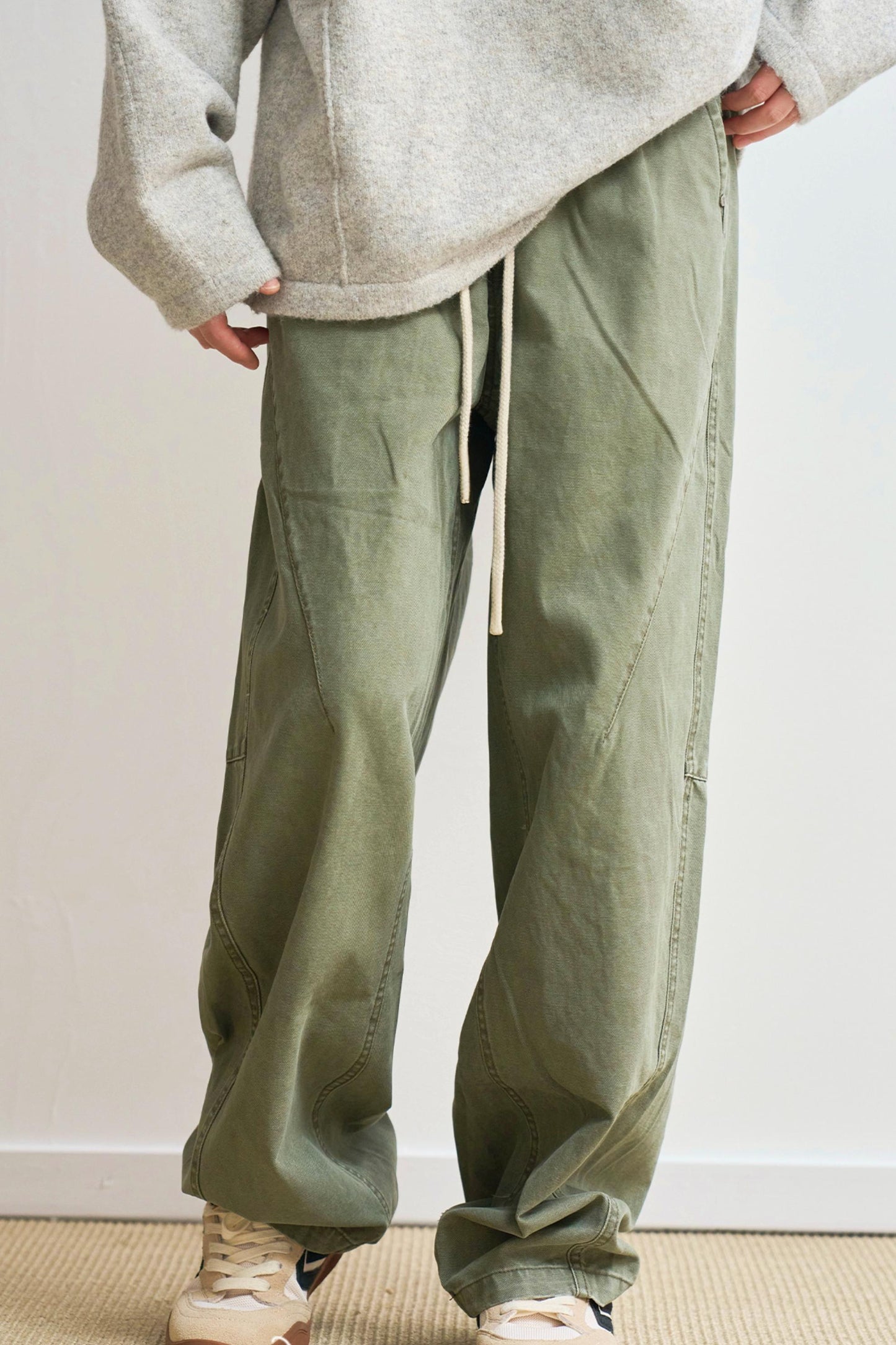 ミニマルソリッドストレートレッグパンツ