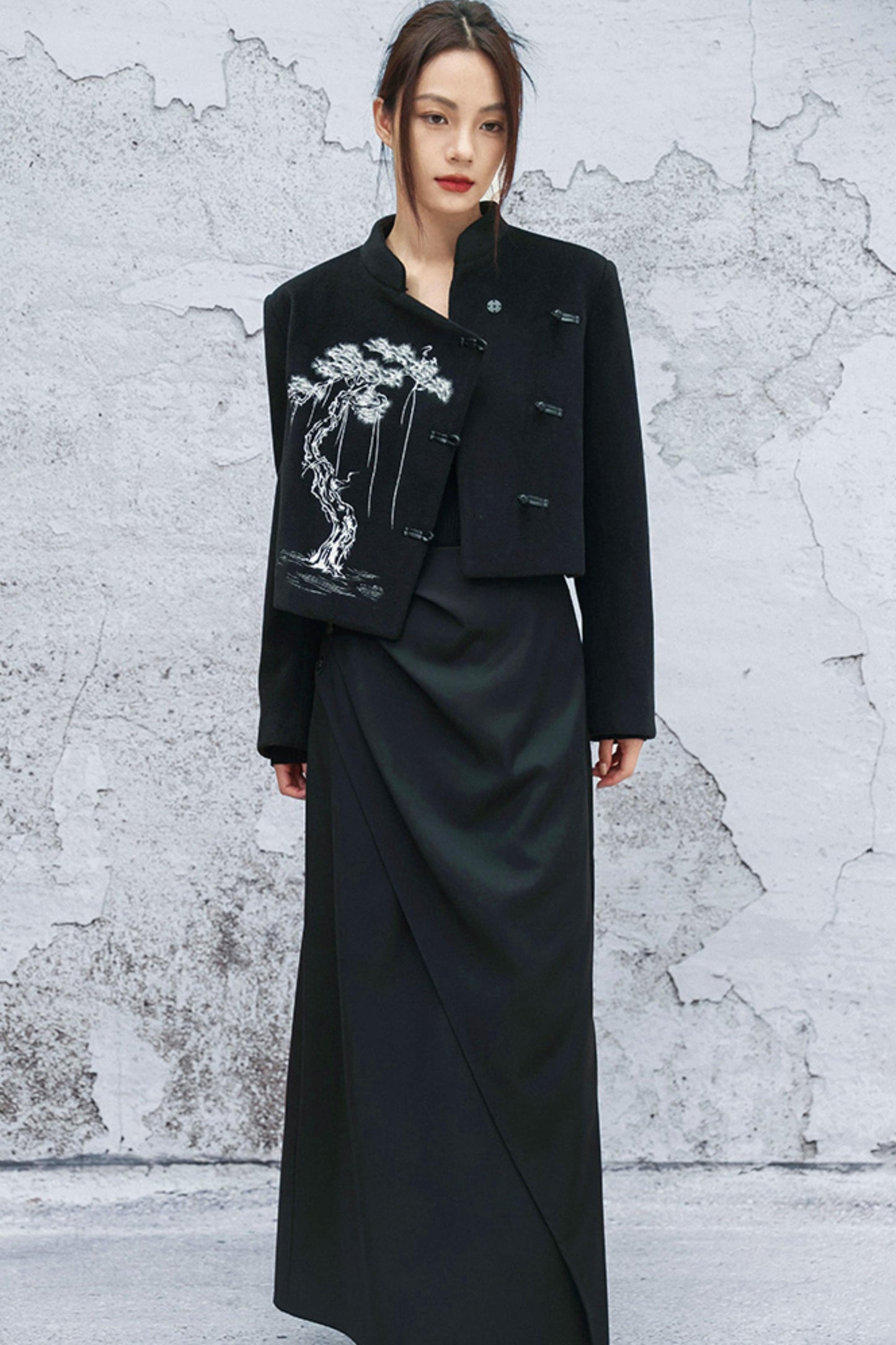 ブラックエンブロイダードウールンコート