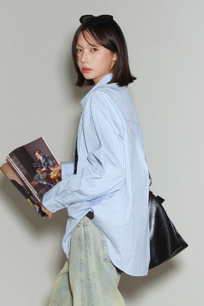 Gravitationsblau gestreiftes Hemd