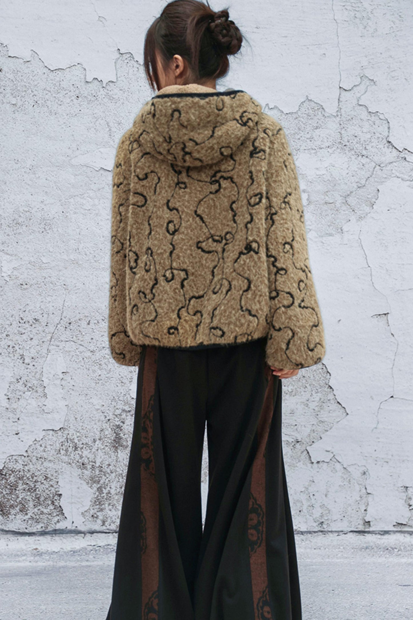 ダークモードファーフードコート