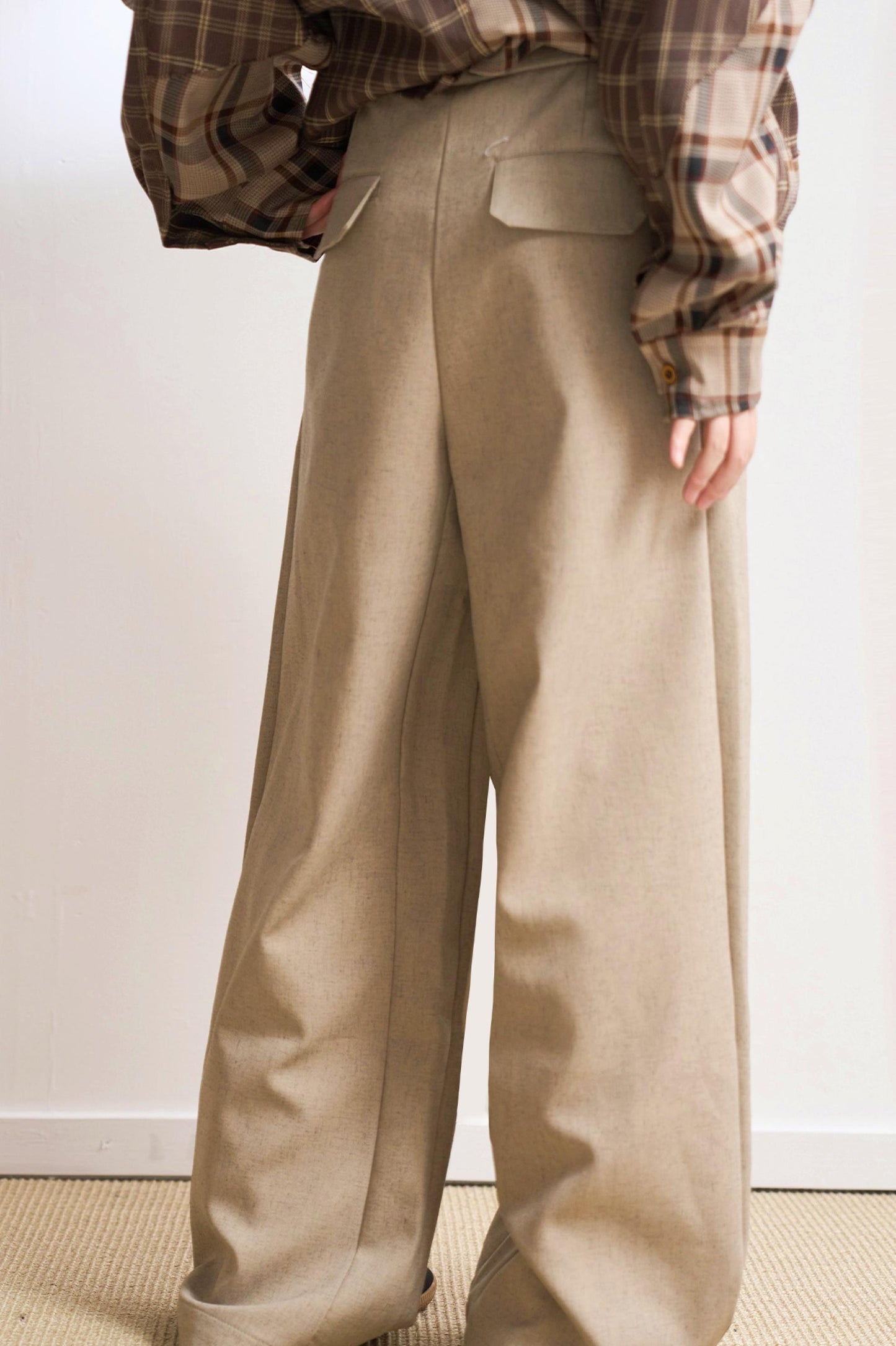 ミニマルワイドレッグソリッドパンツ