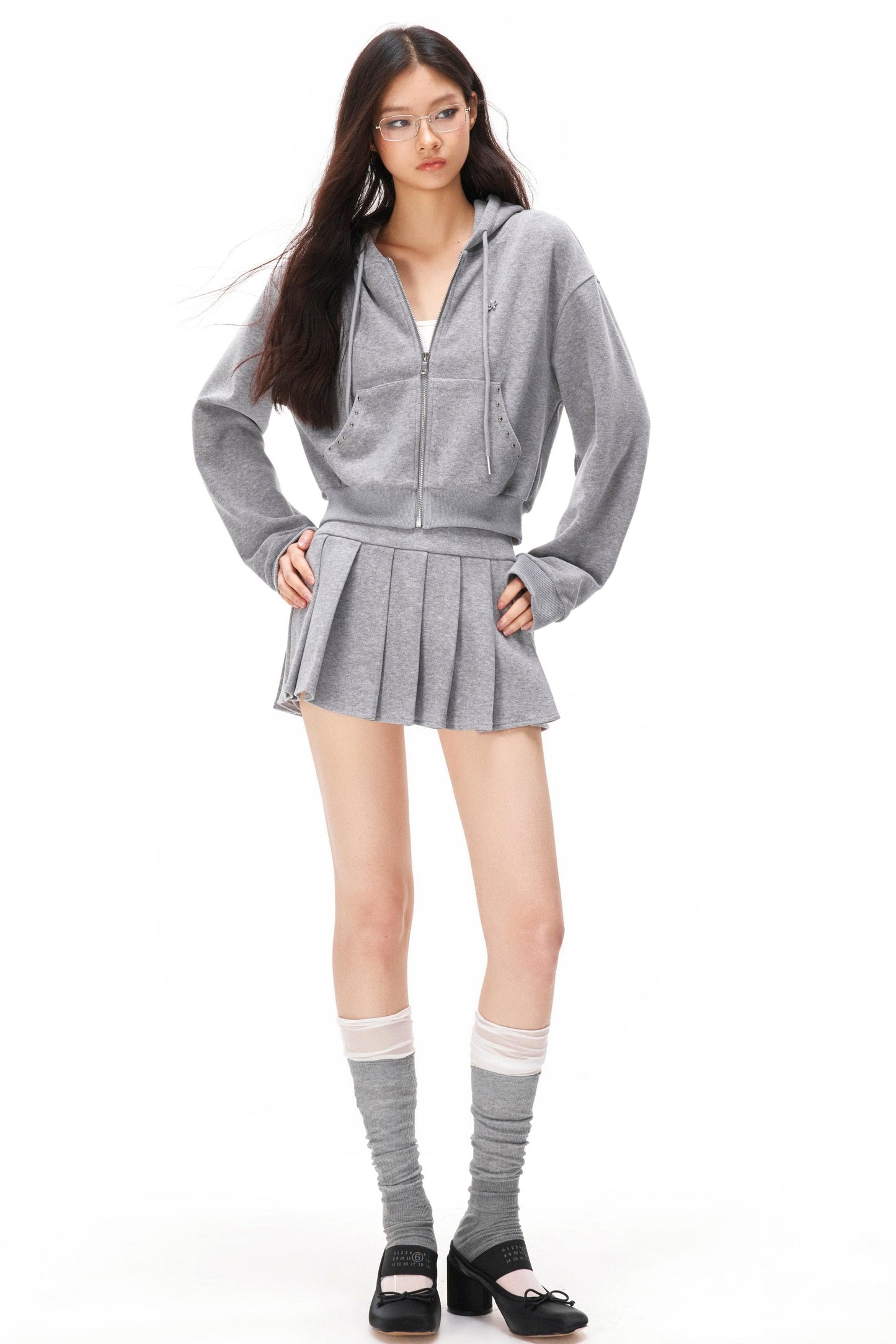 カジュアルジップアップパーカー+プリーツスカート