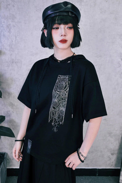 Dekadentes Oversize-T-Shirt im China-Stil