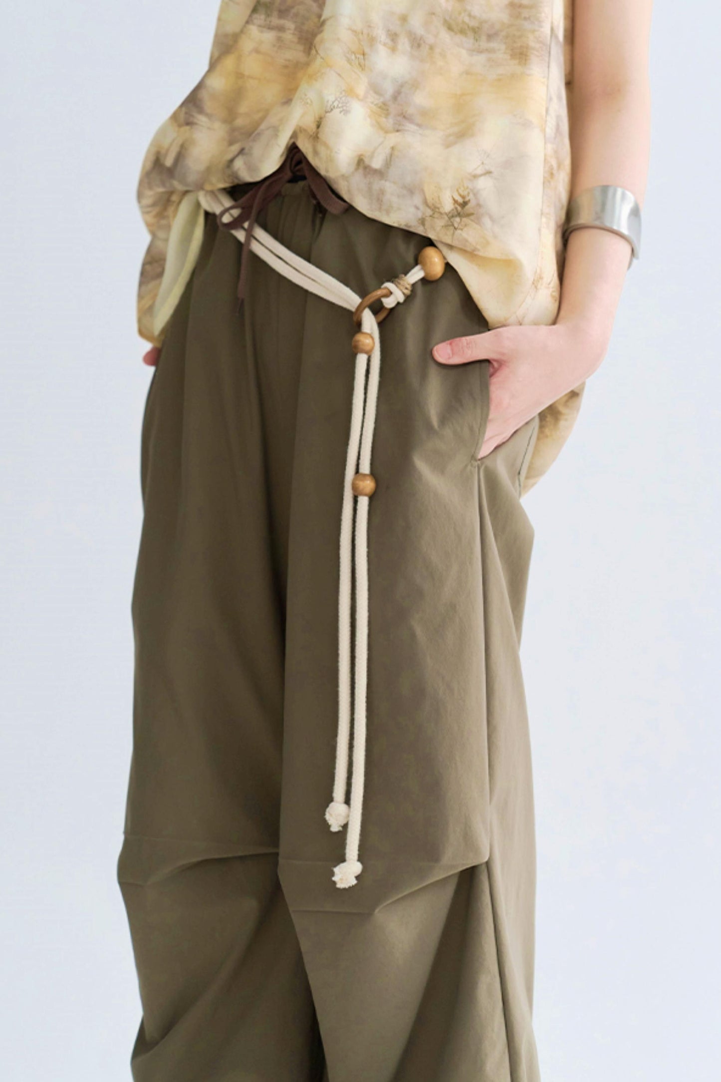 カジュアルニーディテールカーゴパンツ