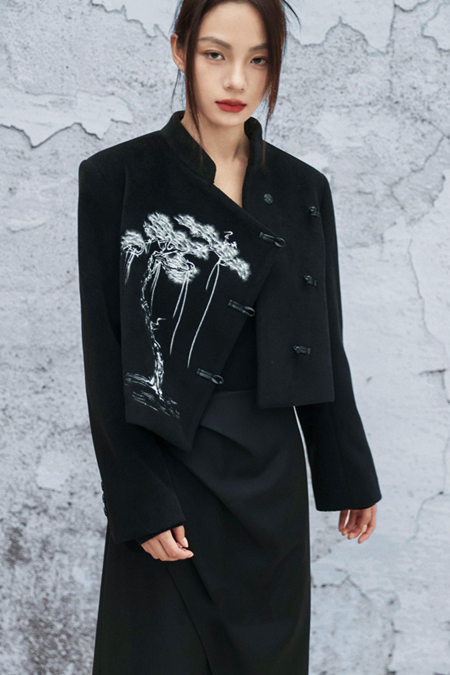 ブラックエンブロイダードウールンコート