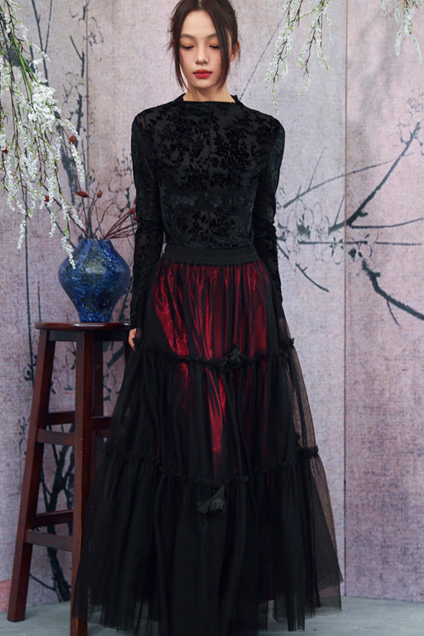 Schwarzes florales transparentes Rüschen-Oberteil im dunklen Mode-Stil