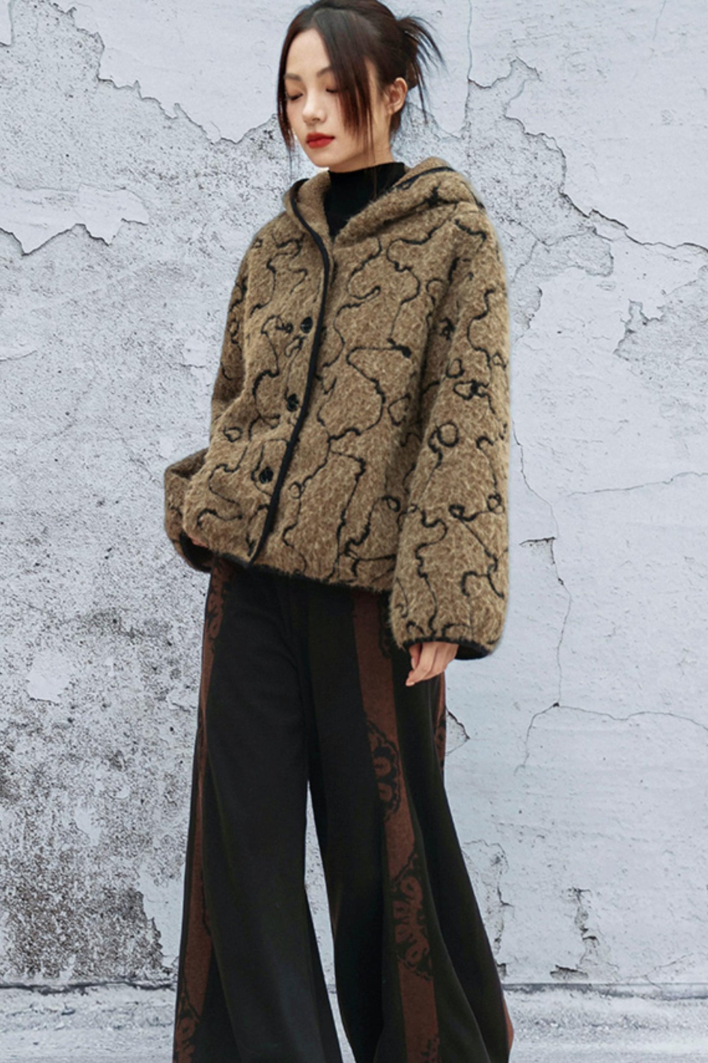 ダークモードファーフードコート