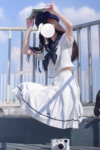 Sommerliches Matrosenoberteil + Rock + Schleifen-Accessoire