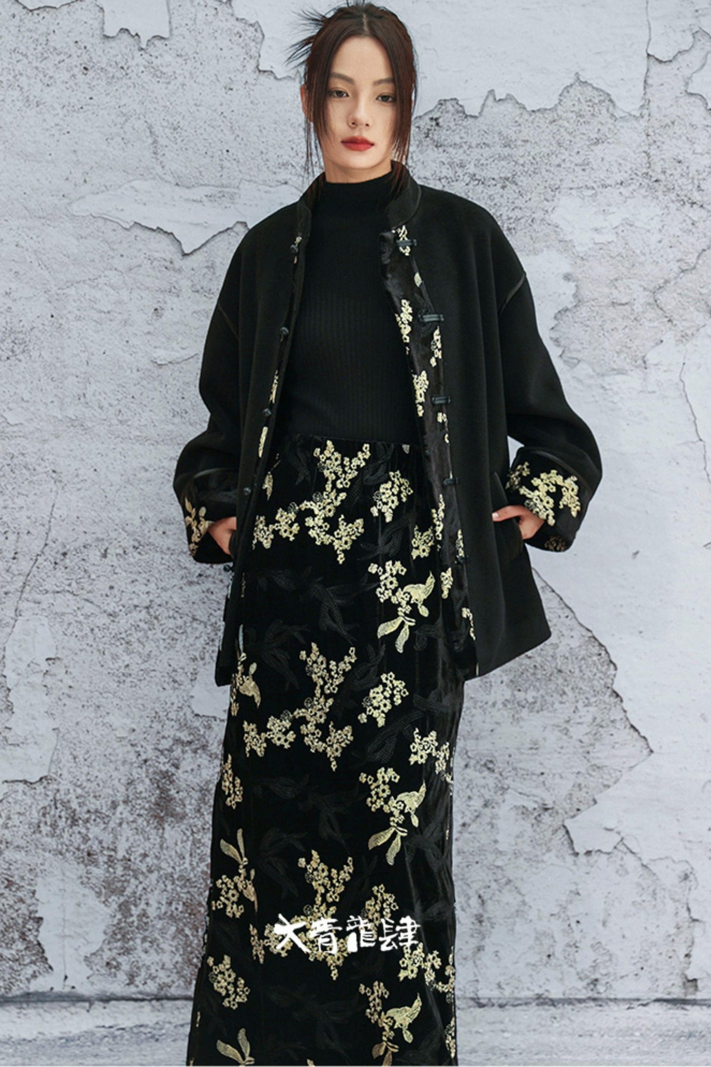 ブラックアンドゴールドベルベットスカート