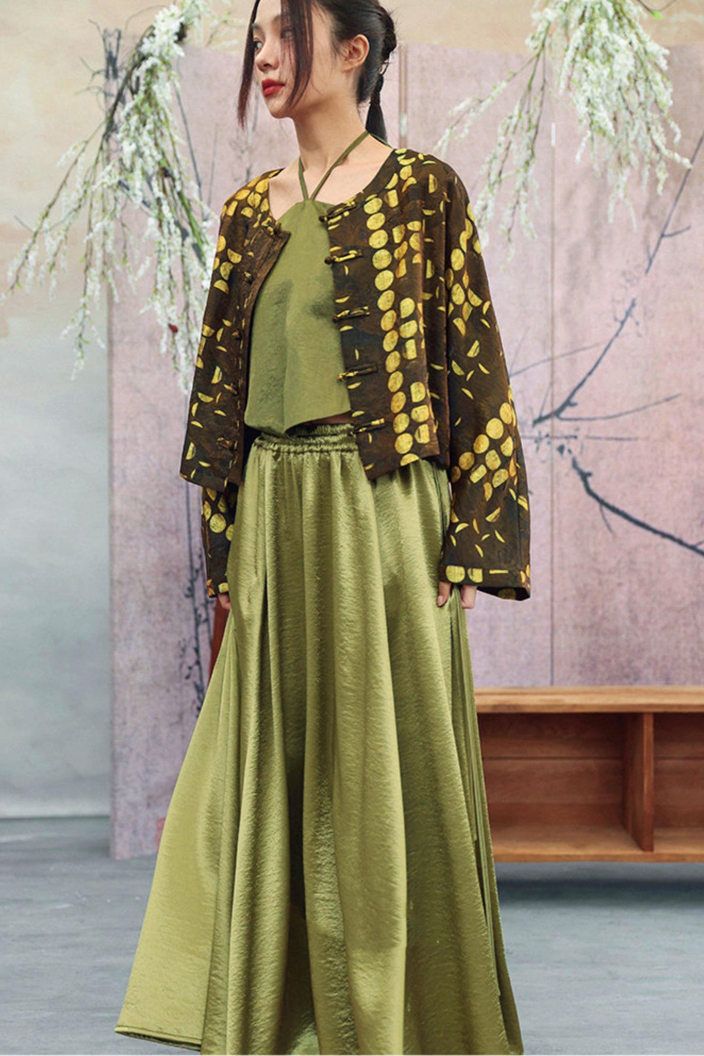 Schwarz-goldene kurze China-Jacke aus Jacquard