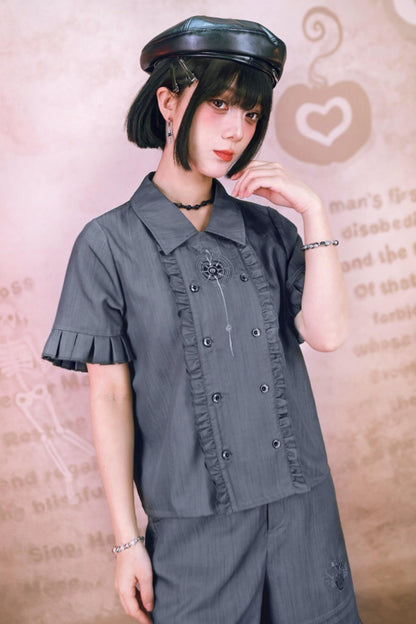 Rauchgraues Set im Uniformstil
