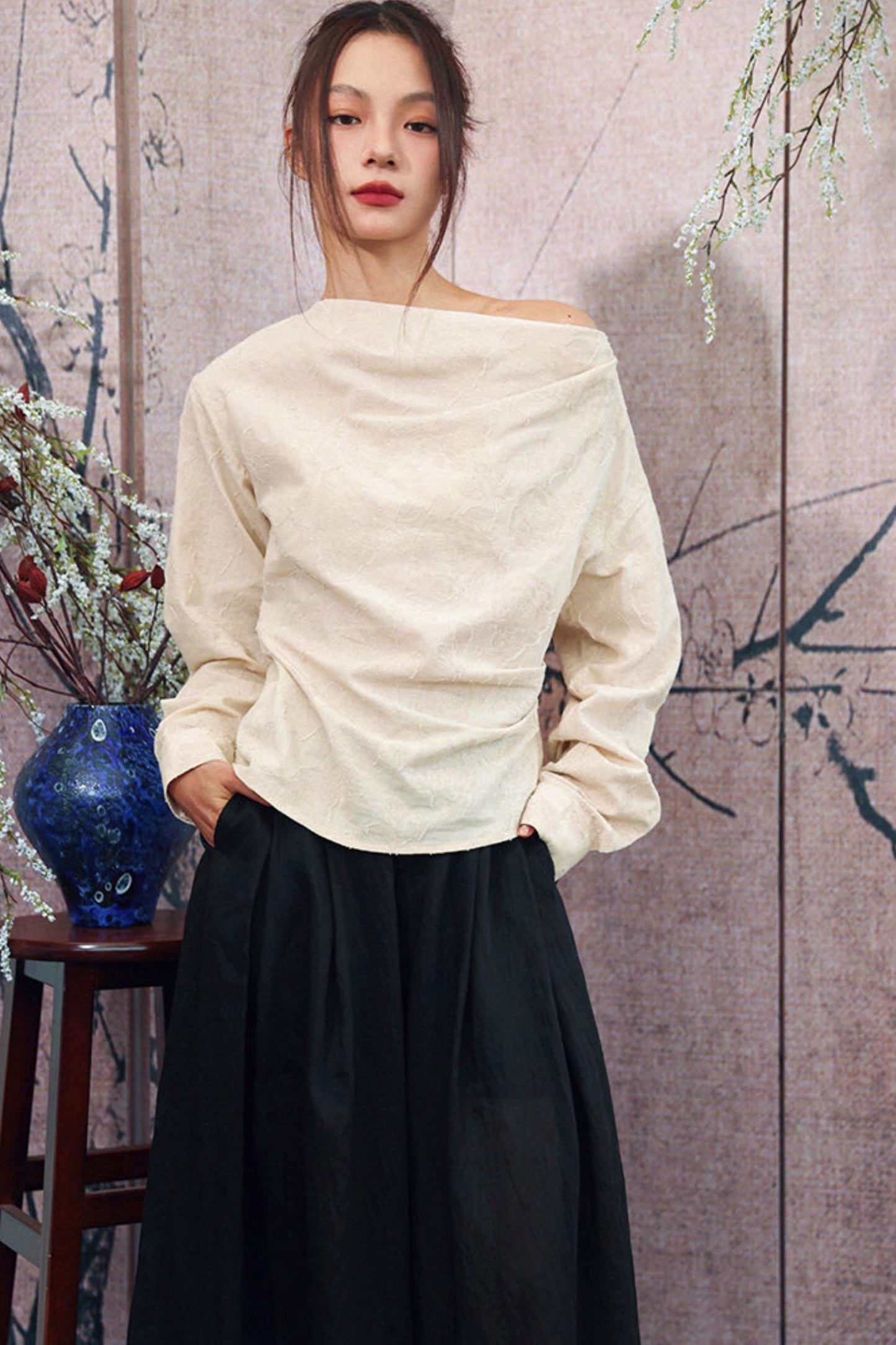Ensemble élégant haut ample drapé en jacquard blanc cassé + jupe