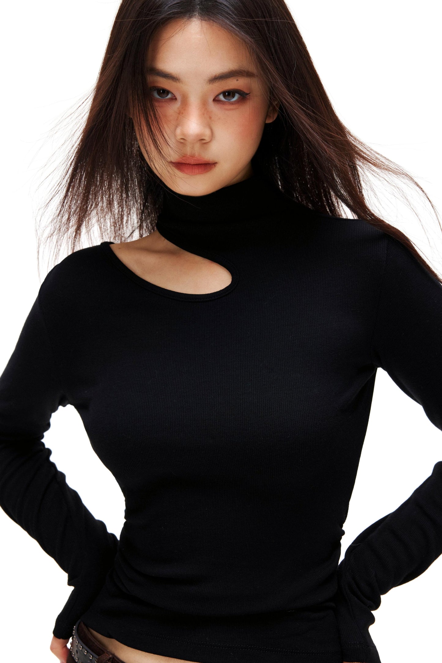 カットデザインタートルネックトップス