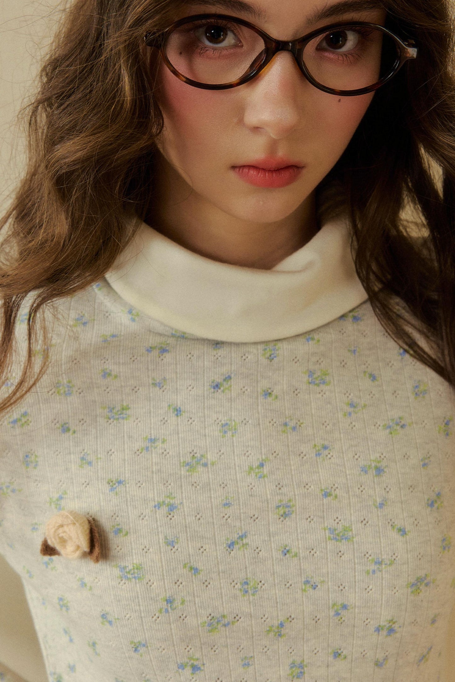 フローラルタイトタートルネックトップス