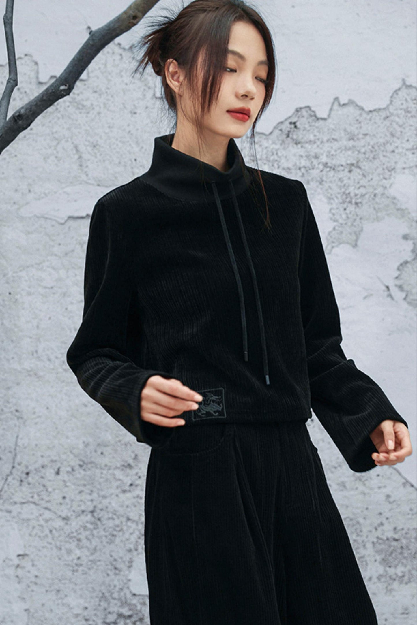 ダークモードハイネックトップス