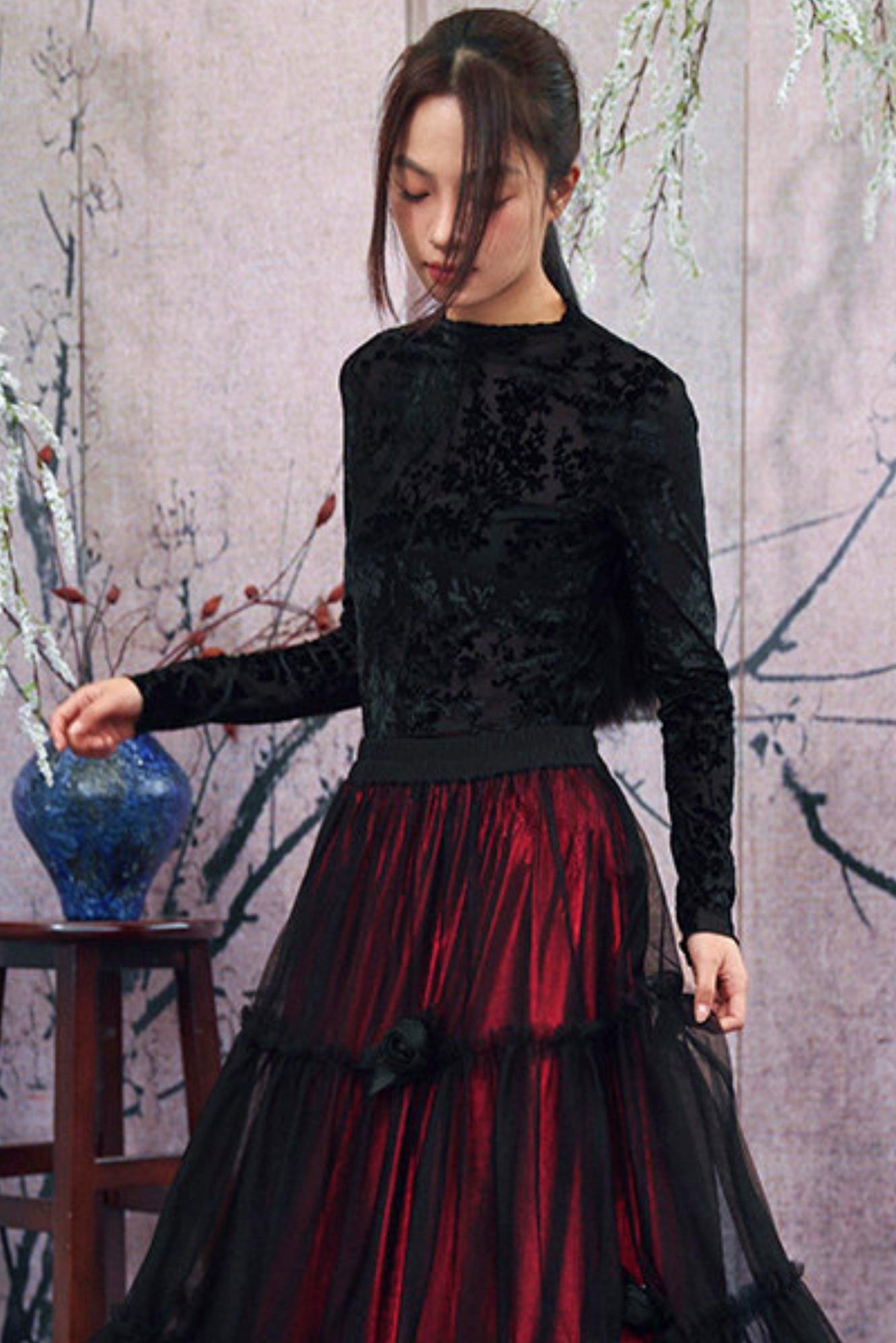 Schwarzes florales transparentes Rüschen-Oberteil im dunklen Mode-Stil