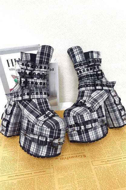 Karierte Punk-Stiefel mit Absatz