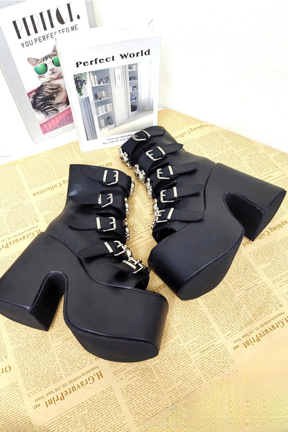 Punk-Sandalen mit Nieten und Plateausohle