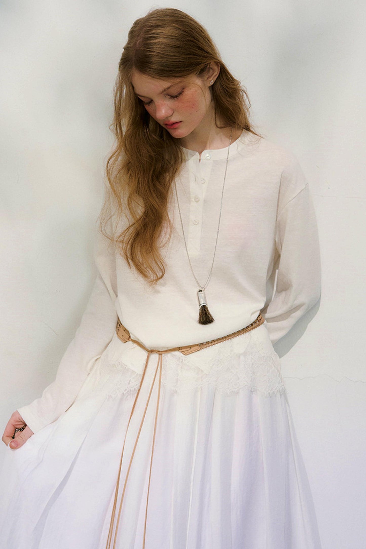 スウェイングシルエットレースブラウス