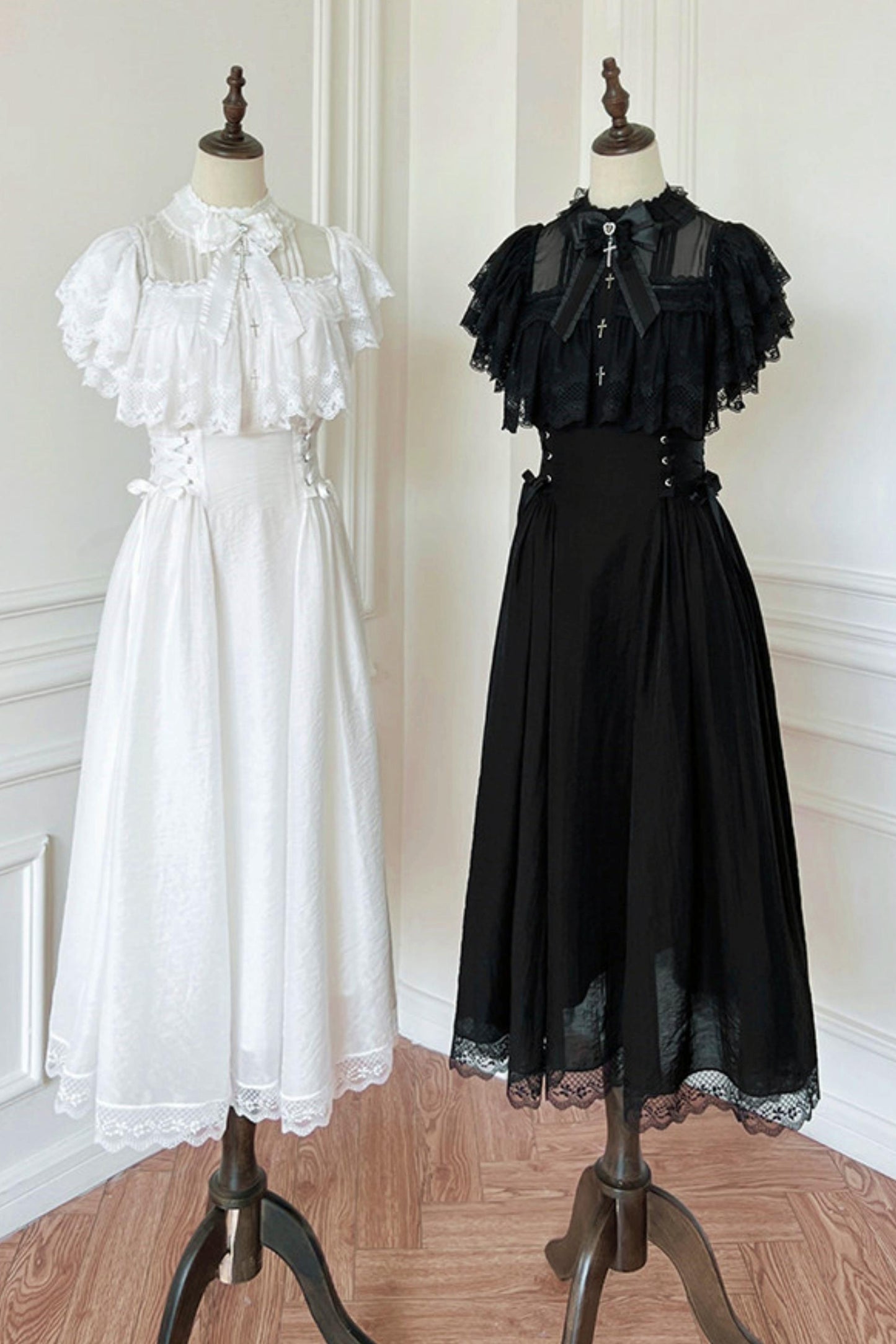Gothic Young Lady Lace Dress + Accessories