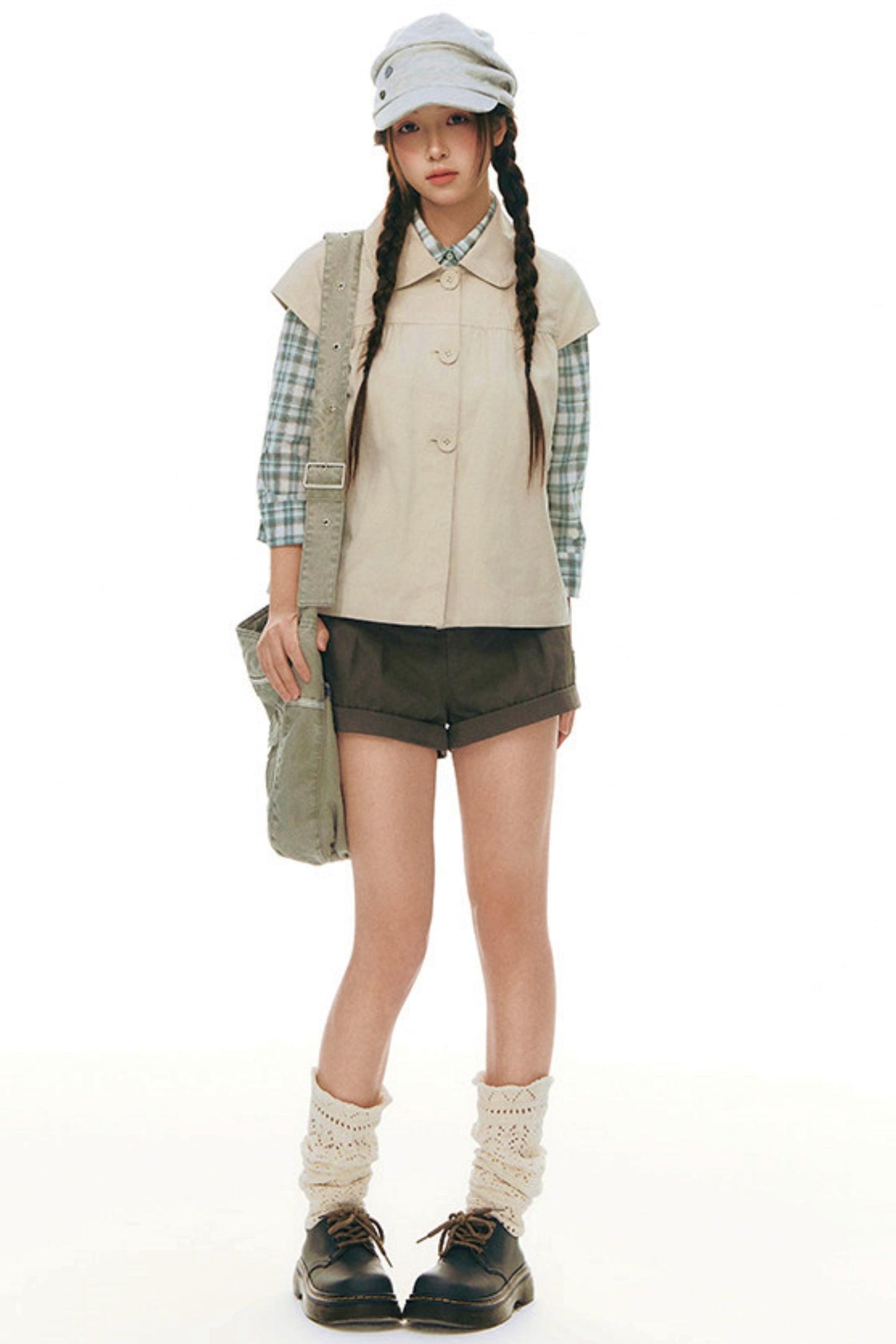 Top con colletto da bambola e maniche a volant