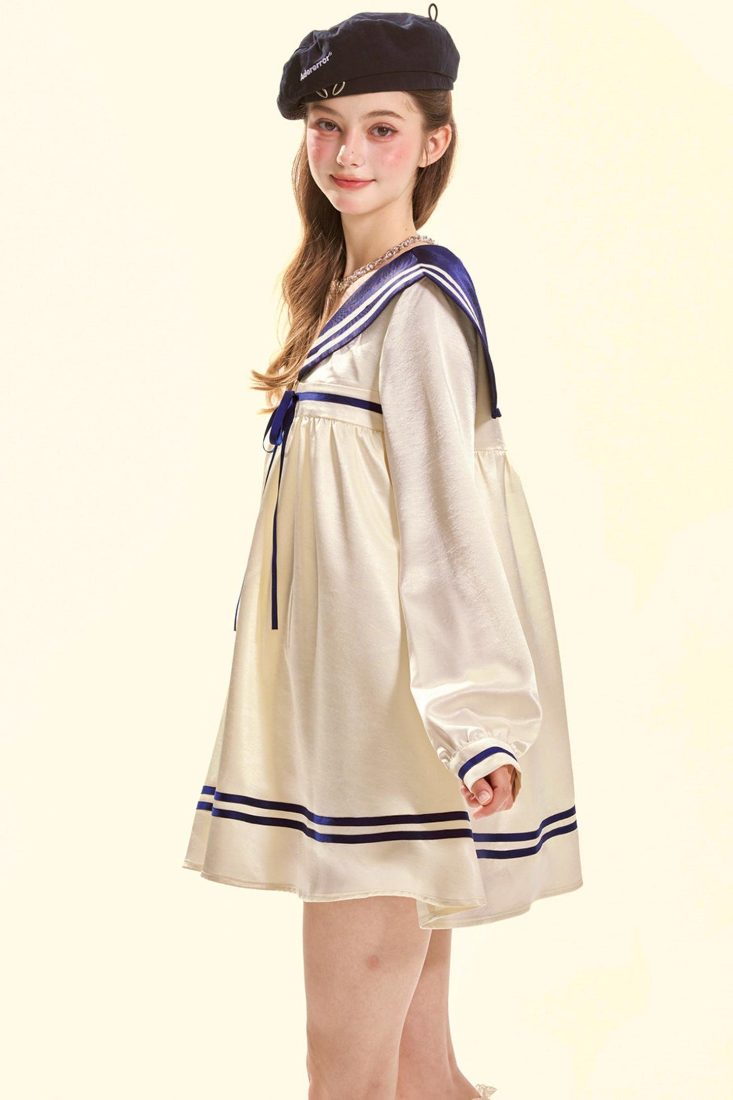Abito babydoll da marinaio in satin dal gusto marinaro