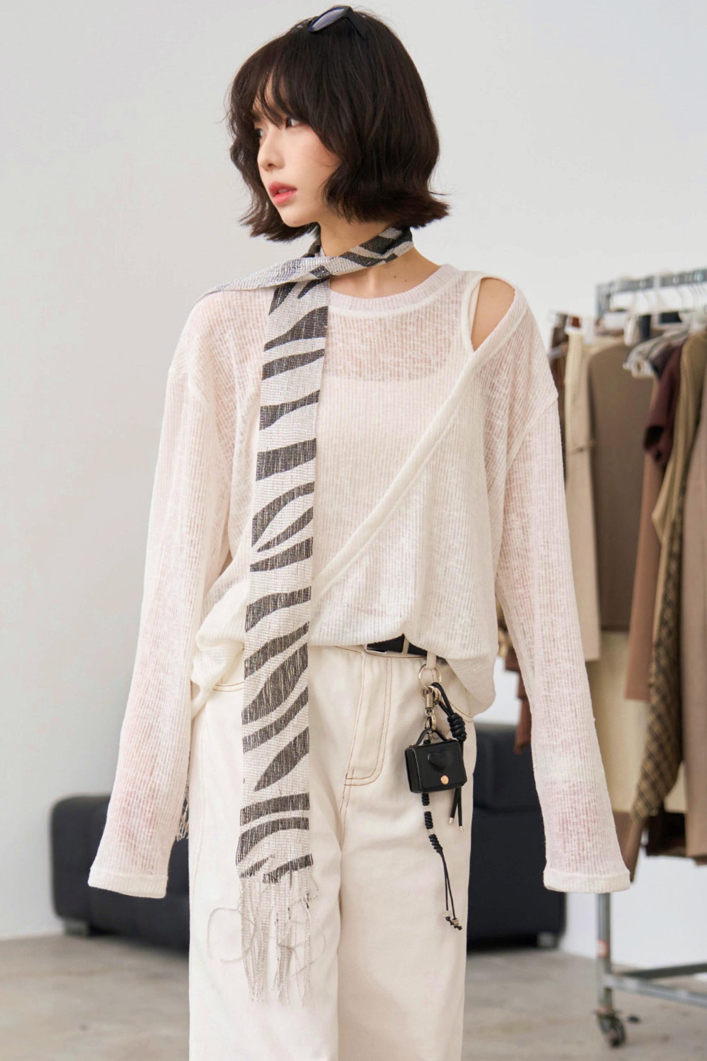 Mode Sheer Loose Off-Shoulder Top
